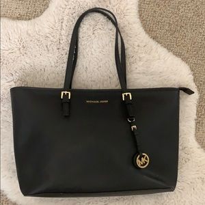Micheal Kors Jet Set Travel Medium Tote